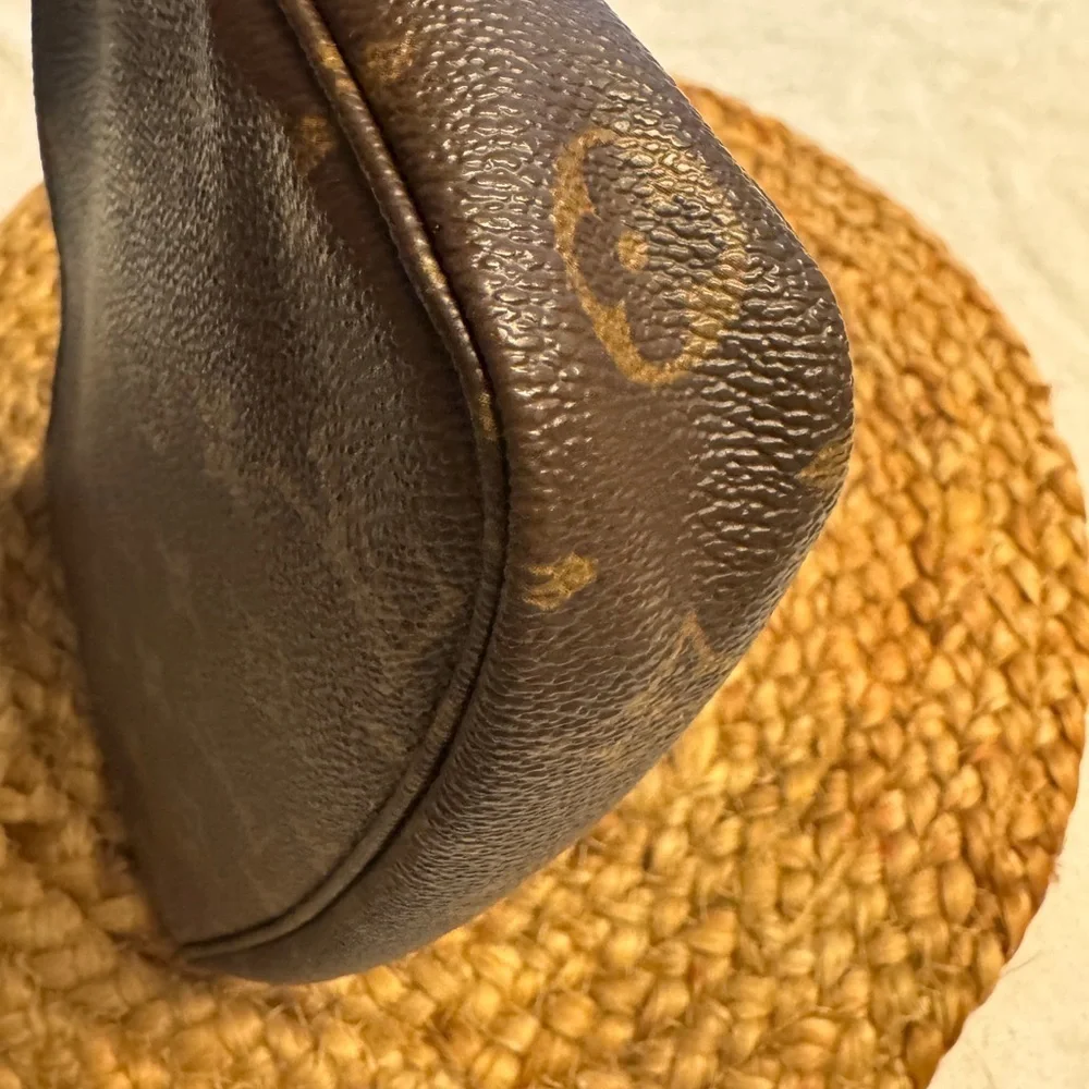 LOUIS VUITTON Pochette Accessoire  Monogram Canvas